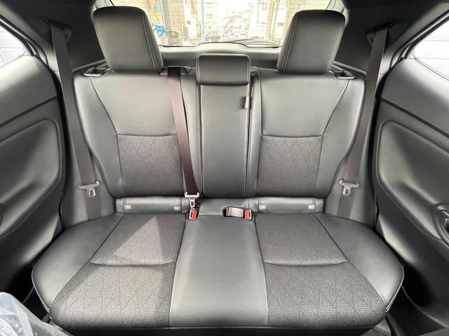 ヤリスクロス Ｚ　登録済未使用車　ハンズフリーパワーバックドア　８インチディスプレイオーディオＰＬＵＳ　フルセグＴＶ　車載ナビ　ＥＴＣ２．０　ＨＤＭＩ　パノラミックビューモニター　ＢＳＭ　シート＆ステアリングヒーター（12枚目）