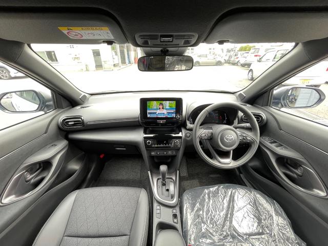 ヤリスクロス Ｚ　登録済未使用車　ハンズフリーパワーバックドア　８インチディスプレイオーディオＰＬＵＳ　フルセグＴＶ　車載ナビ　ＥＴＣ２．０　ＨＤＭＩ　パノラミックビューモニター　ＢＳＭ　シート＆ステアリングヒーター（25枚目）