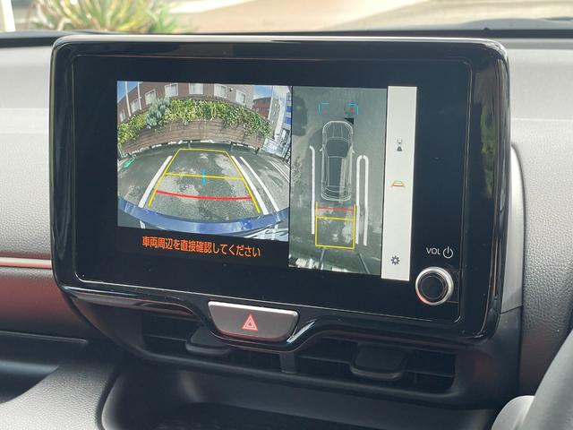 ヤリス ハイブリッドＺ　登録済未使用車　マッシブグレーｘブラック　トヨタチームメイト　アドバンストパーク　パノラミックビューモニター（床下透過表示）　パーキングサポートブレーキ　ブラインドスポットモニター　安心降車アシスト（10枚目）