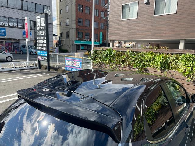 ヤリス ハイブリッドＺ　登録済未使用車　マッシブグレーｘブラック　トヨタチームメイト　アドバンストパーク　パノラミックビューモニター（床下透過表示）　パーキングサポートブレーキ　ブラインドスポットモニター　安心降車アシスト（23枚目）
