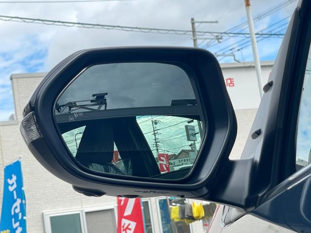 ヤリス ハイブリッドＺ　登録済未使用車　マッシブグレーｘブラック　トヨタチームメイト　アドバンストパーク　パノラミックビューモニター（床下透過表示）　パーキングサポートブレーキ　ブラインドスポットモニター　安心降車アシスト（67枚目）