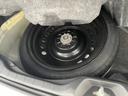 トランク下部にスペアタイヤが格納されています。