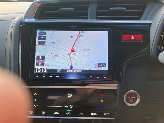 フィットハイブリッド Ｌパッケージ　ハイブリッド　ＥＴＣ　バックカメラ　ナビ　ＴＶ　オートクルーズコントロール　オートライト　ＬＥＤヘッドランプ　スマートキー　電動格納ミラー　ＡＴ　盗難防止システム　衝突安全ボディ　ＵＳＢ　ＡＢＳ（3枚目）