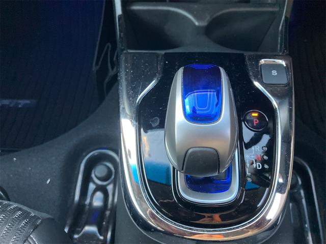 フィットハイブリッド Ｌパッケージ　ハイブリッド　ＥＴＣ　バックカメラ　ナビ　ＴＶ　オートクルーズコントロール　オートライト　ＬＥＤヘッドランプ　スマートキー　電動格納ミラー　ＡＴ　盗難防止システム　衝突安全ボディ　ＵＳＢ　ＡＢＳ（7枚目）