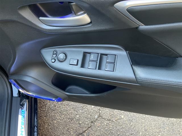 フィットハイブリッド Ｌパッケージ　ハイブリッド　ＥＴＣ　バックカメラ　ナビ　ＴＶ　オートクルーズコントロール　オートライト　ＬＥＤヘッドランプ　スマートキー　電動格納ミラー　ＡＴ　盗難防止システム　衝突安全ボディ　ＵＳＢ　ＡＢＳ（11枚目）