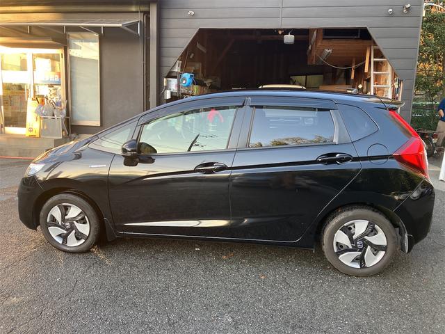 フィットハイブリッド Ｌパッケージ　ハイブリッド　ＥＴＣ　バックカメラ　ナビ　ＴＶ　オートクルーズコントロール　オートライト　ＬＥＤヘッドランプ　スマートキー　電動格納ミラー　ＡＴ　盗難防止システム　衝突安全ボディ　ＵＳＢ　ＡＢＳ（18枚目）