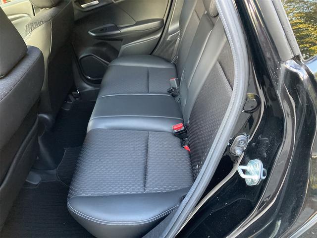 フィットハイブリッド Ｌパッケージ　ハイブリッド　ＥＴＣ　バックカメラ　ナビ　ＴＶ　オートクルーズコントロール　オートライト　ＬＥＤヘッドランプ　スマートキー　電動格納ミラー　ＡＴ　盗難防止システム　衝突安全ボディ　ＵＳＢ　ＡＢＳ（29枚目）