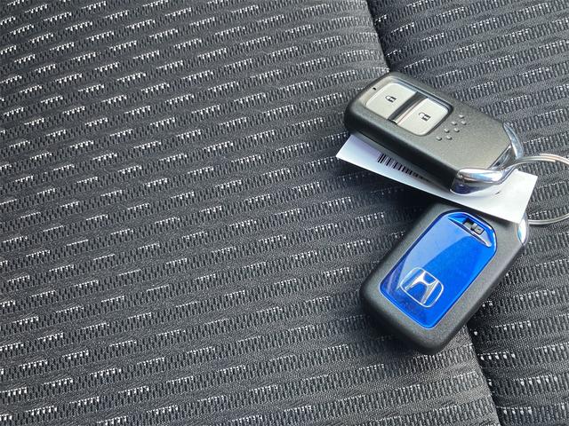 フィットハイブリッド Ｌパッケージ　ハイブリッド　ＥＴＣ　バックカメラ　ナビ　ＴＶ　オートクルーズコントロール　オートライト　ＬＥＤヘッドランプ　スマートキー　電動格納ミラー　ＡＴ　盗難防止システム　衝突安全ボディ　ＵＳＢ　ＡＢＳ（62枚目）