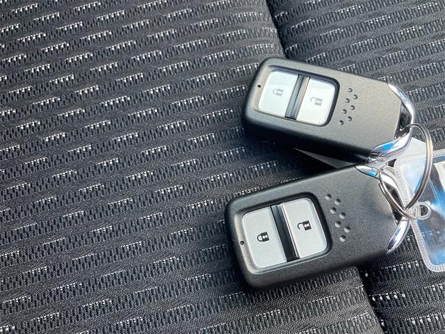 フィットハイブリッド Ｌパッケージ　ハイブリッド　ＥＴＣ　バックカメラ　ナビ　ＴＶ　オートクルーズコントロール　オートライト　ＬＥＤヘッドランプ　スマートキー　電動格納ミラー　ＡＴ　盗難防止システム　衝突安全ボディ　ＵＳＢ　ＡＢＳ（63枚目）