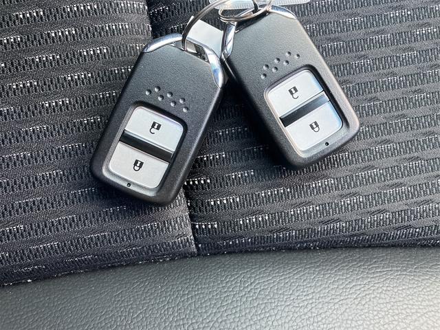 フィットハイブリッド Ｌパッケージ　ハイブリッド　ＥＴＣ　バックカメラ　ナビ　ＴＶ　オートクルーズコントロール　オートライト　ＬＥＤヘッドランプ　スマートキー　電動格納ミラー　ＡＴ　盗難防止システム　衝突安全ボディ　ＵＳＢ　ＡＢＳ（64枚目）