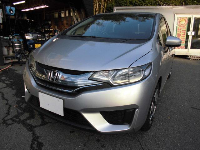 フィットハイブリッド Ｆパッケージ　ナビ　ＥＴＣ　プッシュスタート　フルフラット　安全ボディ　盗難警報装置　ＡＵＴＯエアコン　助手席エアバック　ＥＣＯＮ　ＡＢＳ付　横滑り防止システム　キーレスエントリー　運転席エアバック　パワーステアリング　パワーウィンドウ（2枚目）