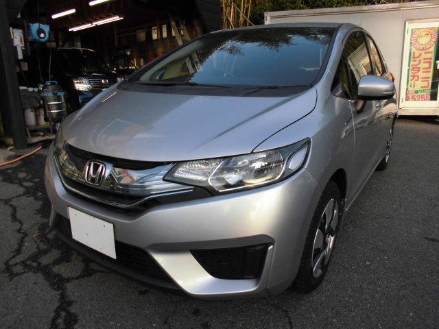 フィットハイブリッド Ｆパッケージ　ナビ　ＥＴＣ　プッシュスタート　フルフラット　安全ボディ　盗難警報装置　ＡＵＴＯエアコン　助手席エアバック　ＥＣＯＮ　ＡＢＳ付　横滑り防止システム　キーレスエントリー　運転席エアバック　パワーステアリング　パワーウィンドウ（4枚目）