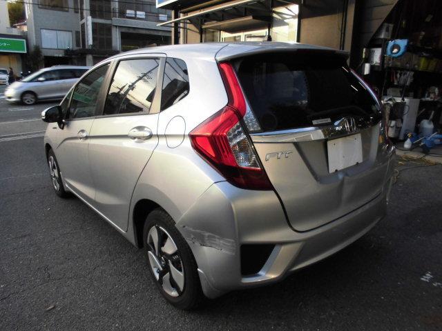フィットハイブリッド Ｆパッケージ　ナビ　ＥＴＣ　プッシュスタート　フルフラット　安全ボディ　盗難警報装置　ＡＵＴＯエアコン　助手席エアバック　ＥＣＯＮ　ＡＢＳ付　横滑り防止システム　キーレスエントリー　運転席エアバック　パワーステアリング　パワーウィンドウ（9枚目）
