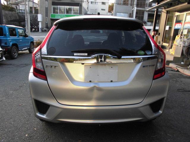 フィットハイブリッド Ｆパッケージ　ナビ　ＥＴＣ　プッシュスタート　フルフラット　安全ボディ　盗難警報装置　ＡＵＴＯエアコン　助手席エアバック　ＥＣＯＮ　ＡＢＳ付　横滑り防止システム　キーレスエントリー　運転席エアバック　パワーステアリング　パワーウィンドウ（11枚目）
