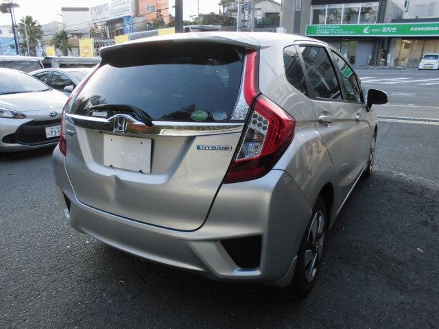 フィットハイブリッド Ｆパッケージ　ナビ　ＥＴＣ　プッシュスタート　フルフラット　安全ボディ　盗難警報装置　ＡＵＴＯエアコン　助手席エアバック　ＥＣＯＮ　ＡＢＳ付　横滑り防止システム　キーレスエントリー　運転席エアバック　パワーステアリング　パワーウィンドウ（12枚目）