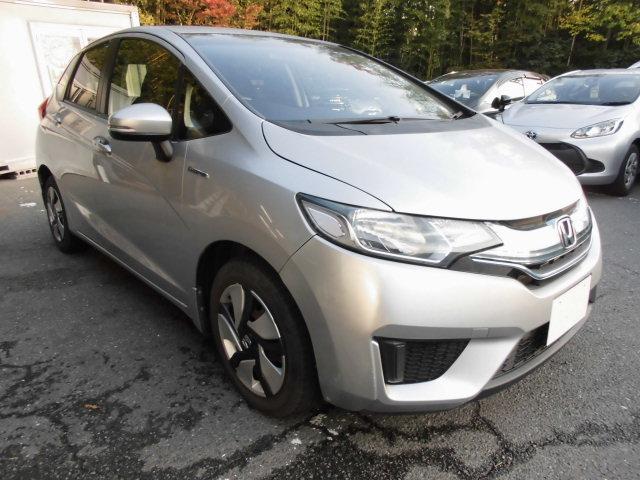 フィットハイブリッド Ｆパッケージ　ナビ　ＥＴＣ　プッシュスタート　フルフラット　安全ボディ　盗難警報装置　ＡＵＴＯエアコン　助手席エアバック　ＥＣＯＮ　ＡＢＳ付　横滑り防止システム　キーレスエントリー　運転席エアバック　パワーステアリング　パワーウィンドウ（17枚目）