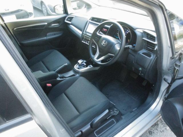 フィットハイブリッド Ｆパッケージ　ナビ　ＥＴＣ　プッシュスタート　フルフラット　安全ボディ　盗難警報装置　ＡＵＴＯエアコン　助手席エアバック　ＥＣＯＮ　ＡＢＳ付　横滑り防止システム　キーレスエントリー　運転席エアバック　パワーステアリング　パワーウィンドウ（22枚目）