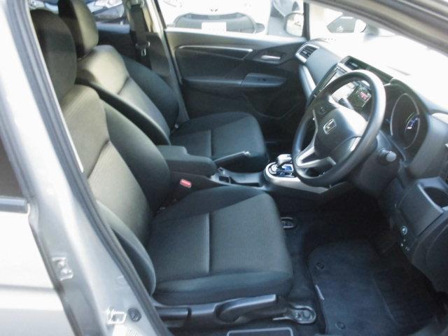 フィットハイブリッド Ｆパッケージ　ナビ　ＥＴＣ　プッシュスタート　フルフラット　安全ボディ　盗難警報装置　ＡＵＴＯエアコン　助手席エアバック　ＥＣＯＮ　ＡＢＳ付　横滑り防止システム　キーレスエントリー　運転席エアバック　パワーステアリング　パワーウィンドウ（23枚目）