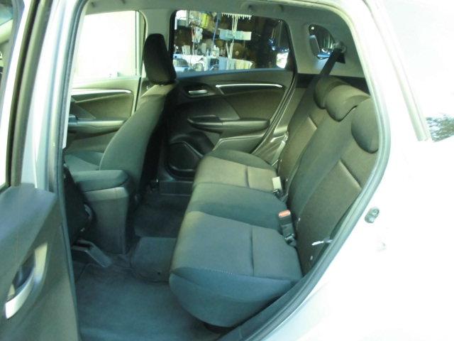 フィットハイブリッド Ｆパッケージ　ナビ　ＥＴＣ　プッシュスタート　フルフラット　安全ボディ　盗難警報装置　ＡＵＴＯエアコン　助手席エアバック　ＥＣＯＮ　ＡＢＳ付　横滑り防止システム　キーレスエントリー　運転席エアバック　パワーステアリング　パワーウィンドウ（43枚目）