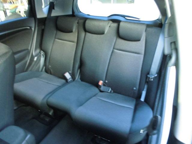 フィットハイブリッド Ｆパッケージ　ナビ　ＥＴＣ　プッシュスタート　フルフラット　安全ボディ　盗難警報装置　ＡＵＴＯエアコン　助手席エアバック　ＥＣＯＮ　ＡＢＳ付　横滑り防止システム　キーレスエントリー　運転席エアバック　パワーステアリング　パワーウィンドウ（45枚目）