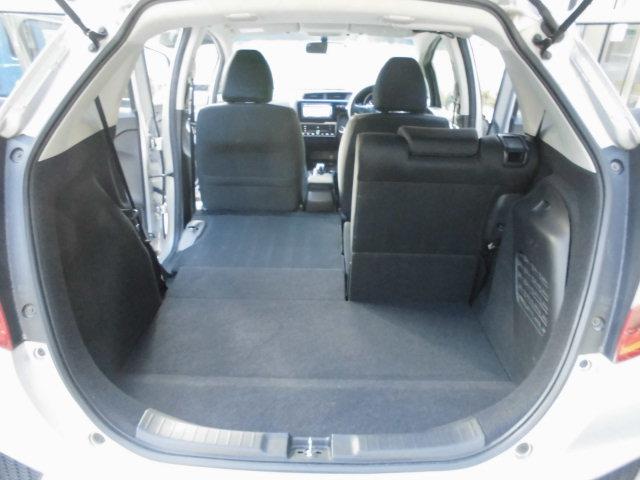 フィットハイブリッド Ｆパッケージ　ナビ　ＥＴＣ　プッシュスタート　フルフラット　安全ボディ　盗難警報装置　ＡＵＴＯエアコン　助手席エアバック　ＥＣＯＮ　ＡＢＳ付　横滑り防止システム　キーレスエントリー　運転席エアバック　パワーステアリング　パワーウィンドウ（47枚目）