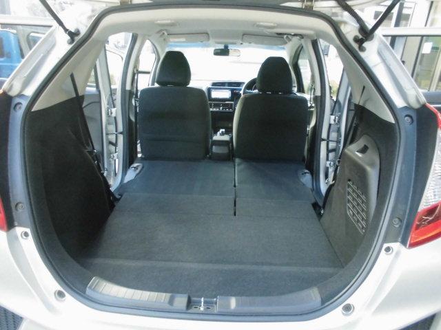 フィットハイブリッド Ｆパッケージ　ナビ　ＥＴＣ　プッシュスタート　フルフラット　安全ボディ　盗難警報装置　ＡＵＴＯエアコン　助手席エアバック　ＥＣＯＮ　ＡＢＳ付　横滑り防止システム　キーレスエントリー　運転席エアバック　パワーステアリング　パワーウィンドウ（48枚目）