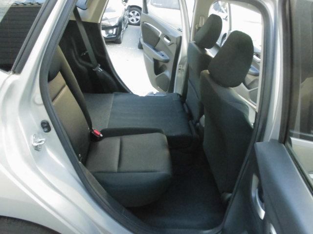 フィットハイブリッド Ｆパッケージ　ナビ　ＥＴＣ　プッシュスタート　フルフラット　安全ボディ　盗難警報装置　ＡＵＴＯエアコン　助手席エアバック　ＥＣＯＮ　ＡＢＳ付　横滑り防止システム　キーレスエントリー　運転席エアバック　パワーステアリング　パワーウィンドウ（50枚目）