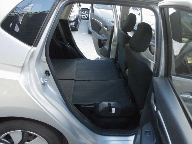 フィットハイブリッド Ｆパッケージ　ナビ　ＥＴＣ　プッシュスタート　フルフラット　安全ボディ　盗難警報装置　ＡＵＴＯエアコン　助手席エアバック　ＥＣＯＮ　ＡＢＳ付　横滑り防止システム　キーレスエントリー　運転席エアバック　パワーステアリング　パワーウィンドウ（51枚目）