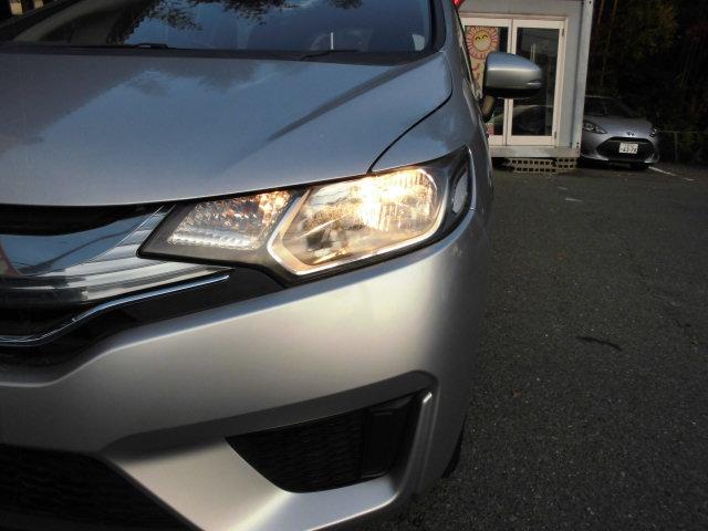 フィットハイブリッド Ｆパッケージ　ナビ　ＥＴＣ　プッシュスタート　フルフラット　安全ボディ　盗難警報装置　ＡＵＴＯエアコン　助手席エアバック　ＥＣＯＮ　ＡＢＳ付　横滑り防止システム　キーレスエントリー　運転席エアバック　パワーステアリング　パワーウィンドウ（57枚目）