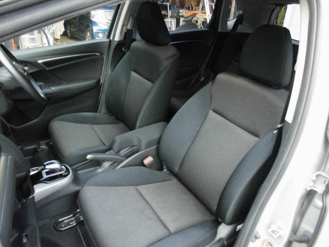 フィットハイブリッド Ｆパッケージ　ナビ　ＥＴＣ　プッシュスタート　フルフラット　安全ボディ　盗難警報装置　ＡＵＴＯエアコン　助手席エアバック　ＥＣＯＮ　ＡＢＳ付　横滑り防止システム　キーレスエントリー　運転席エアバック　パワーステアリング　パワーウィンドウ（66枚目）