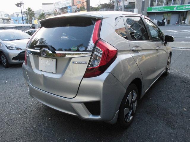 フィットハイブリッド Ｆパッケージ　ナビ　ＥＴＣ　プッシュスタート　フルフラット　安全ボディ　盗難警報装置　ＡＵＴＯエアコン　助手席エアバック　ＥＣＯＮ　ＡＢＳ付　横滑り防止システム　キーレスエントリー　運転席エアバック　パワーステアリング　パワーウィンドウ（73枚目）
