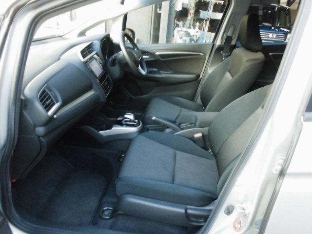 フィットハイブリッド Ｆパッケージ　ナビ　ＥＴＣ　プッシュスタート　フルフラット　安全ボディ　盗難警報装置　ＡＵＴＯエアコン　助手席エアバック　ＥＣＯＮ　ＡＢＳ付　横滑り防止システム　キーレスエントリー　運転席エアバック　パワーステアリング　パワーウィンドウ（80枚目）