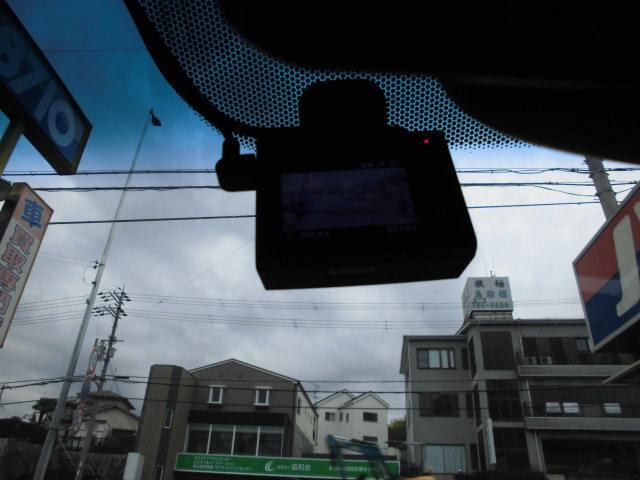 フィットハイブリッド Sパッケージ ナビ 地デジ プッシュスタート フルフラット VSA クルコン イモビライザー パワーウィンドウ スマキー Wエアバック パワステ エアバッグ AAC 衝突安全ボディ ABS アイドルストップ キーフリー LEDヘットライト(31枚目)