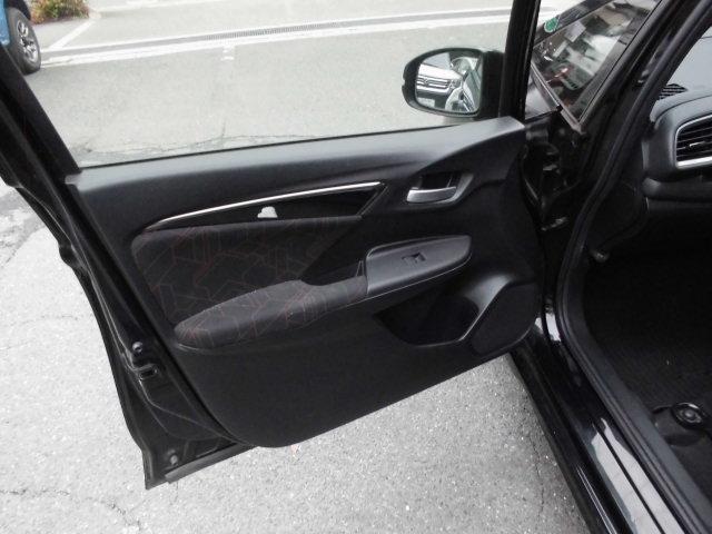 フィットハイブリッド Sパッケージ ナビ 地デジ プッシュスタート フルフラット VSA クルコン イモビライザー パワーウィンドウ スマキー Wエアバック パワステ エアバッグ AAC 衝突安全ボディ ABS アイドルストップ キーフリー LEDヘットライト(38枚目)