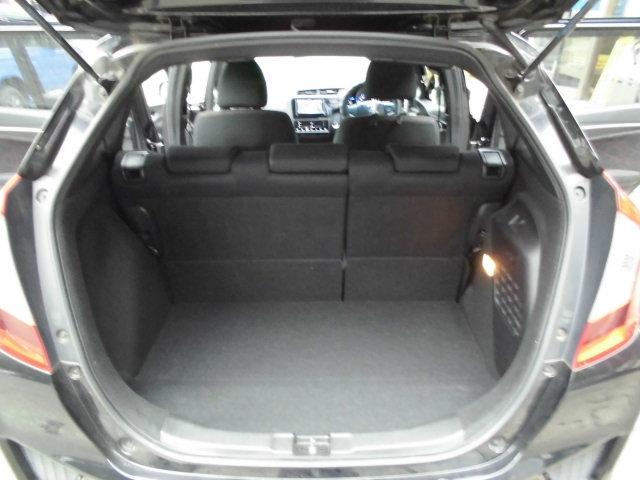 フィットハイブリッド Sパッケージ ナビ 地デジ プッシュスタート フルフラット VSA クルコン イモビライザー パワーウィンドウ スマキー Wエアバック パワステ エアバッグ AAC 衝突安全ボディ ABS アイドルストップ キーフリー LEDヘットライト(46枚目)