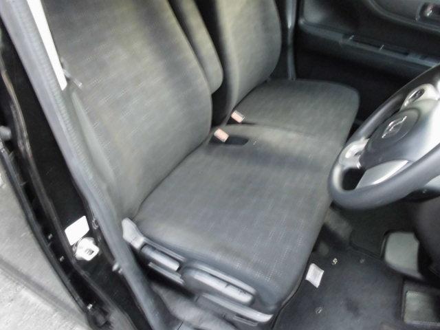 �g�����N���[�����L�X��V�[�g��|���΃t���b�g�Ɂ��傫�ȉו����y�X�ł���