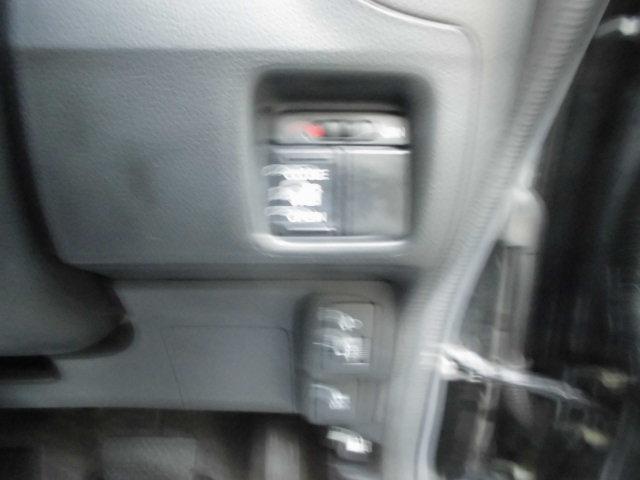 �g�����N���[�����L�X��T�[�h�V�[�g���X���C�h����̂ő傫�ȉו����y�X�ł���