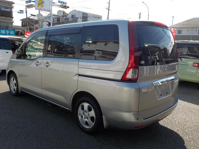 セレナ ２０Ｇ　両側パワースライドドア　禁煙車　８人乗り　アルミホイール　左オートステップ　ナビ　テレビ（7枚目）
