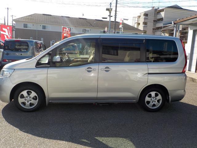 セレナ ２０Ｇ　両側パワースライドドア　禁煙車　８人乗り　アルミホイール　左オートステップ　ナビ　テレビ（8枚目）