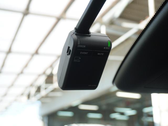 フィット ｅ：ＨＥＶホーム　デモカー　９インチナビ　バックカメラ　ナビ連動フロントドライブレコーダー　ＥＴＣ　アダプティブクルーズコントロール　Ｂｌｕｅｔｏｏｔｈ　ＵＳＢ入力端子　ＬＥＤヘッドライト　オートハイビーム　禁煙車（5枚目）