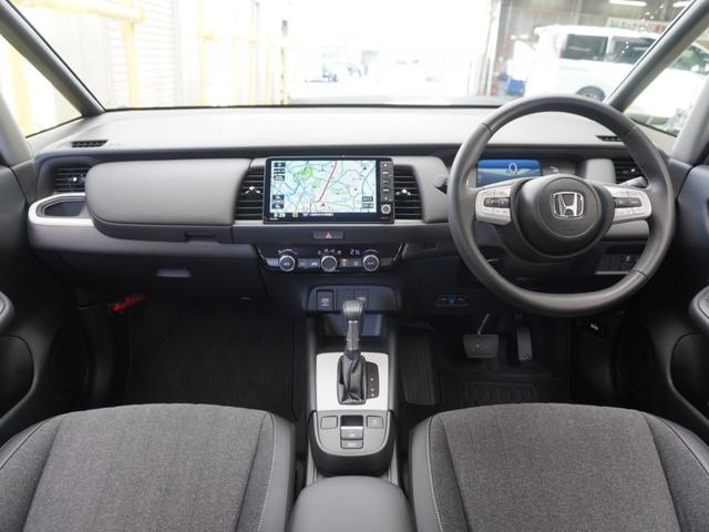 フィット ｅ：ＨＥＶホーム　デモカー　９インチナビ　バックカメラ　ナビ連動フロントドライブレコーダー　ＥＴＣ　アダプティブクルーズコントロール　Ｂｌｕｅｔｏｏｔｈ　ＵＳＢ入力端子　ＬＥＤヘッドライト　オートハイビーム　禁煙車（8枚目）