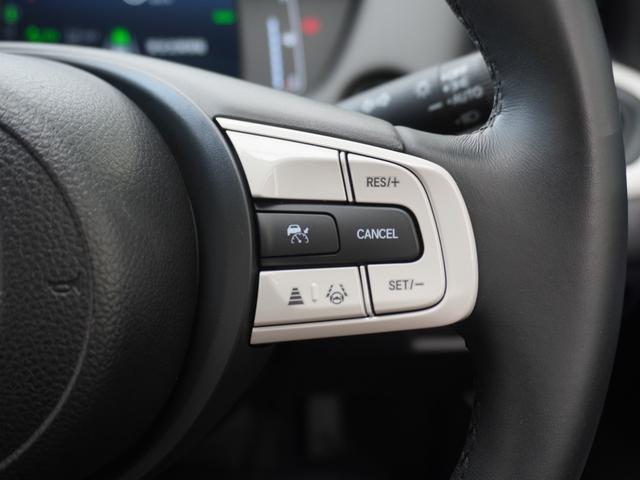 フィット ｅ：ＨＥＶホーム　デモカー　９インチナビ　バックカメラ　ナビ連動フロントドライブレコーダー　ＥＴＣ　アダプティブクルーズコントロール　Ｂｌｕｅｔｏｏｔｈ　ＵＳＢ入力端子　ＬＥＤヘッドライト　オートハイビーム　禁煙車（17枚目）