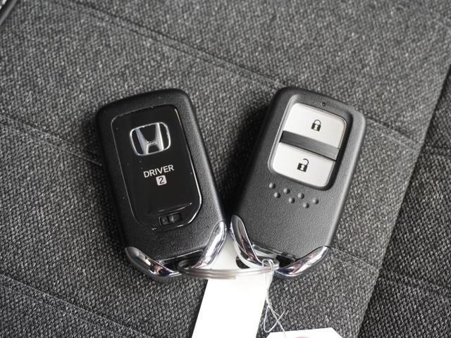 フィット ｅ：ＨＥＶホーム　デモカー　９インチナビ　バックカメラ　ナビ連動フロントドライブレコーダー　ＥＴＣ　アダプティブクルーズコントロール　Ｂｌｕｅｔｏｏｔｈ　ＵＳＢ入力端子　ＬＥＤヘッドライト　オートハイビーム　禁煙車（19枚目）