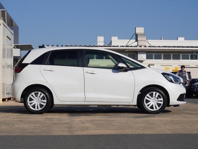 フィット ｅ：ＨＥＶホーム　デモカー　９インチナビ　バックカメラ　ナビ連動フロントドライブレコーダー　ＥＴＣ　アダプティブクルーズコントロール　Ｂｌｕｅｔｏｏｔｈ　ＵＳＢ入力端子　ＬＥＤヘッドライト　オートハイビーム　禁煙車（27枚目）