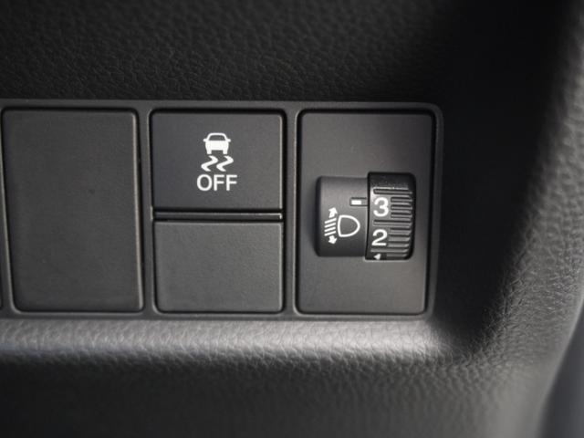 フィット ｅ：ＨＥＶホーム　デモカー　９インチナビ　バックカメラ　ナビ連動フロントドライブレコーダー　ＥＴＣ　アダプティブクルーズコントロール　Ｂｌｕｅｔｏｏｔｈ　ＵＳＢ入力端子　ＬＥＤヘッドライト　オートハイビーム　禁煙車（42枚目）