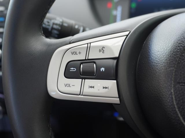 フィット ｅ：ＨＥＶホーム　デモカー　９インチナビ　バックカメラ　ナビ連動フロントドライブレコーダー　ＥＴＣ　アダプティブクルーズコントロール　Ｂｌｕｅｔｏｏｔｈ　ＵＳＢ入力端子　ＬＥＤヘッドライト　オートハイビーム　禁煙車（44枚目）