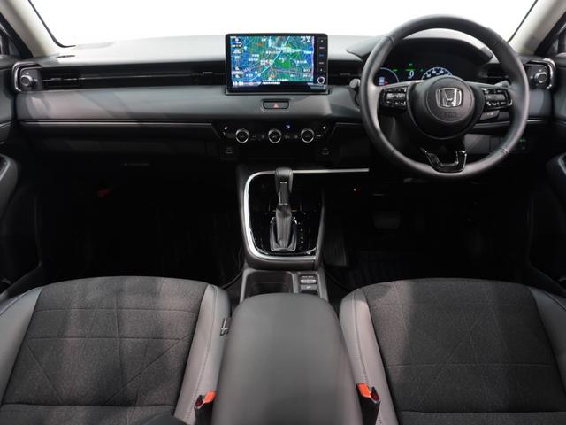 ヴェゼル ｅ：ＨＥＶＺ　ワンオーナー　９インチナビ　バックカメラ　ドラレコ　ＥＴＣ　渋滞追従機能付アダプティブクルーズ　シートヒーター　Ｂｌｕｅｔｏｏｔｈ　ＵＳＢ入力端子　ＬＥＤヘッドライト　衝突被害軽減ブレーキ　禁煙車（9枚目）