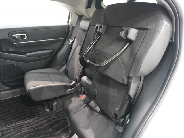 ヴェゼル ｅ：ＨＥＶＺ　ワンオーナー　９インチナビ　バックカメラ　ドラレコ　ＥＴＣ　渋滞追従機能付アダプティブクルーズ　シートヒーター　Ｂｌｕｅｔｏｏｔｈ　ＵＳＢ入力端子　ＬＥＤヘッドライト　衝突被害軽減ブレーキ　禁煙車（12枚目）