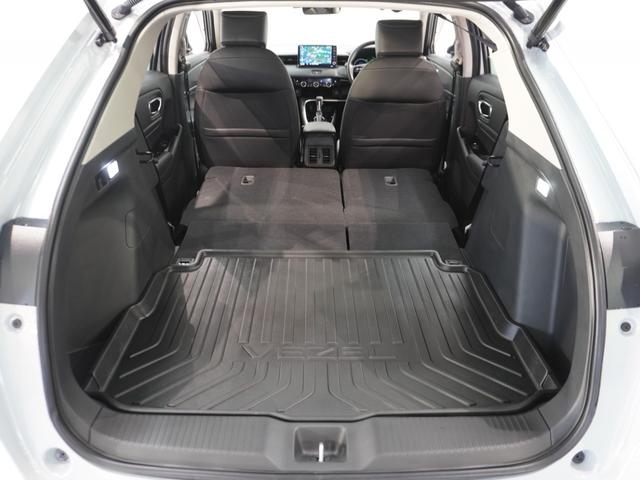 ヴェゼル ｅ：ＨＥＶＺ　ワンオーナー　９インチナビ　バックカメラ　ドラレコ　ＥＴＣ　渋滞追従機能付アダプティブクルーズ　シートヒーター　Ｂｌｕｅｔｏｏｔｈ　ＵＳＢ入力端子　ＬＥＤヘッドライト　衝突被害軽減ブレーキ　禁煙車（13枚目）