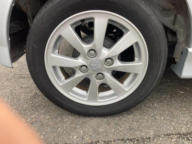 タント カスタムX 禁煙車 スマートキー オートエアコン サイドウインカーミラー CDオーディオ 燃費基準プラス5%達成車 低排出ガス車 助手席側後部スライドドア 助手席側センターピラーレス(13枚目)